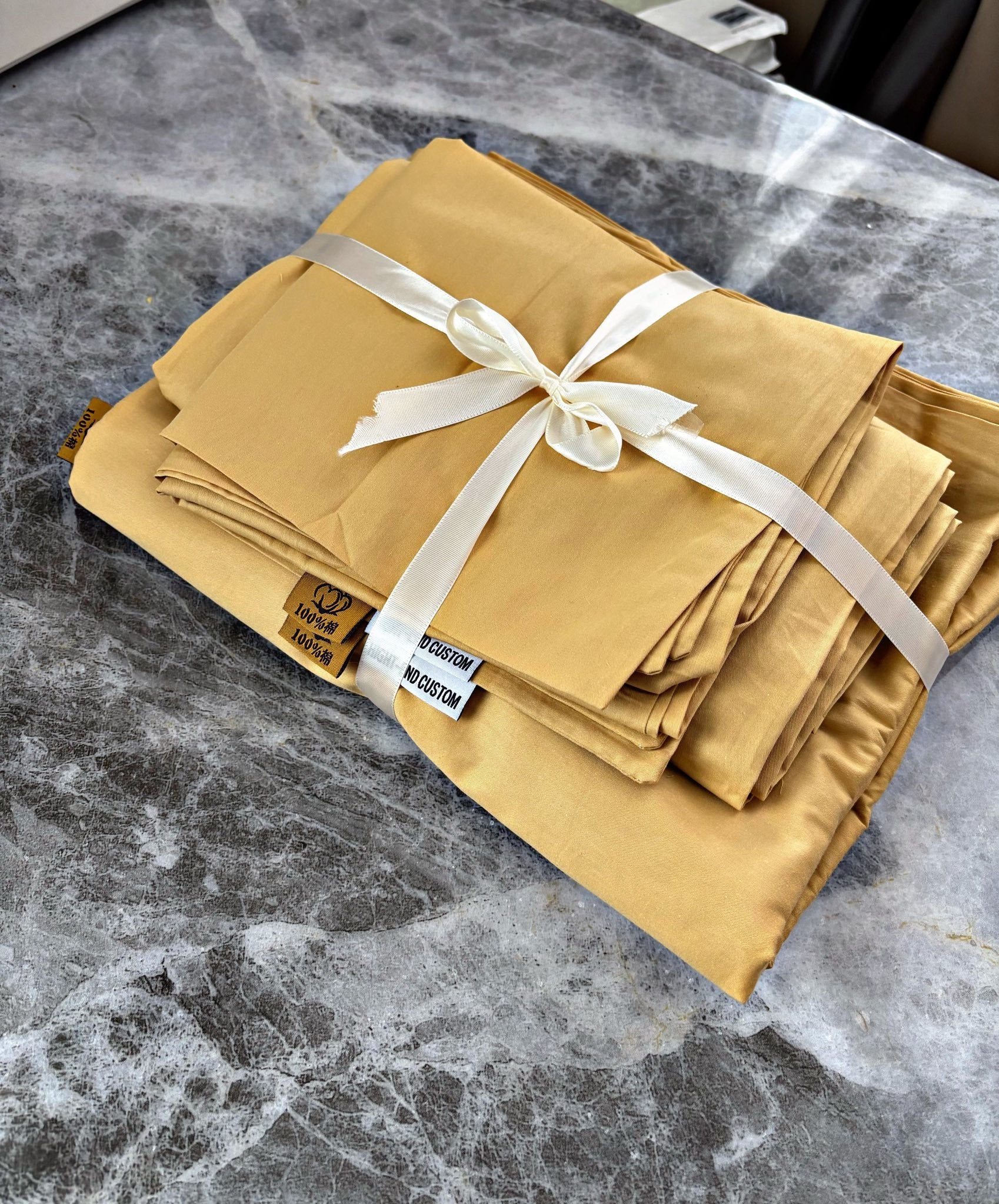 Давуун ор хөнжлийн даавуу (Алтан шаргал өнгөтэй)